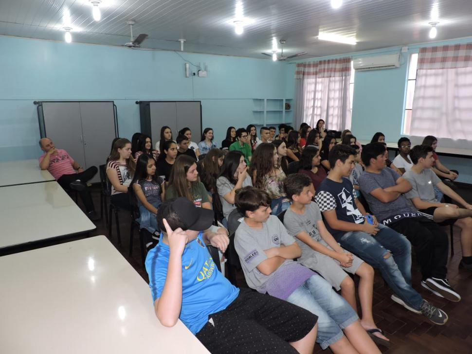 SOCIALIZAÇÃO: AFAH realiza momento com adolescentes da Escola Berthalina