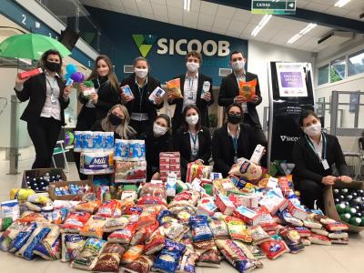 Vitrine do Bem: Pedágio Solidário do Sicoob arrecadou 1,5 tonelada de doações