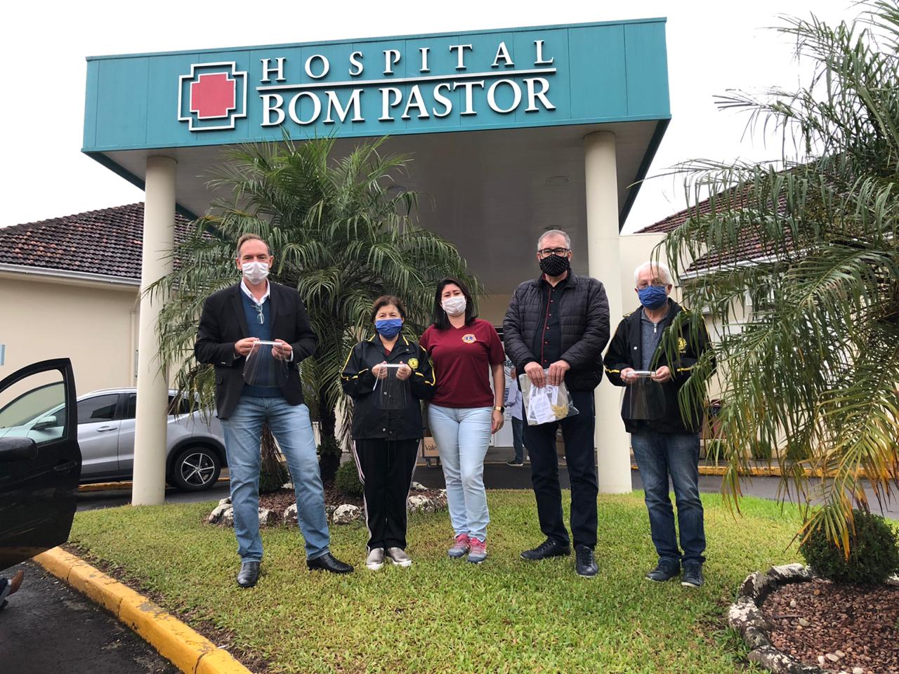 Vitrine do Bem: Lions Clube doa máscaras para o hospital