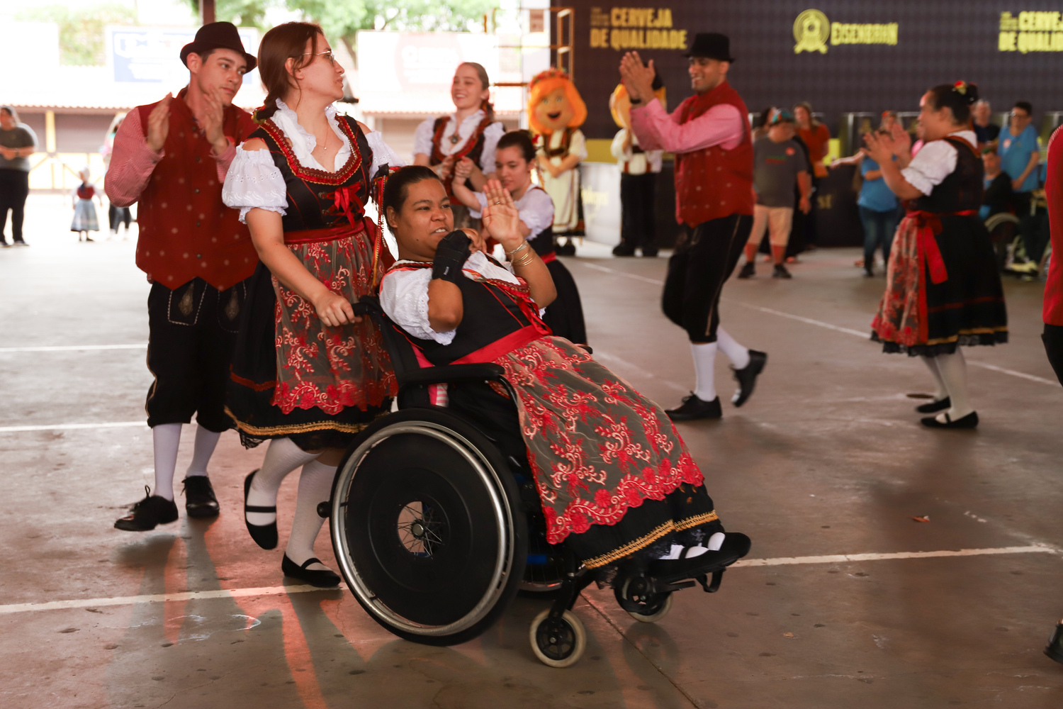 Inclusão e diversão marcam o Besonderertag da 35ª Oktoberfest de Igrejinha