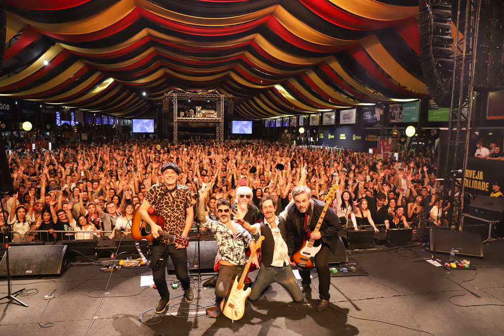 Sol, alegria e diversidade cultural atraem milhares de visitantes ao segundo dia da 35ª Oktoberfest de Igrejinha 