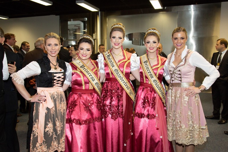 Expoagas recebe comitiva da Oktoberfest de Igrejinha