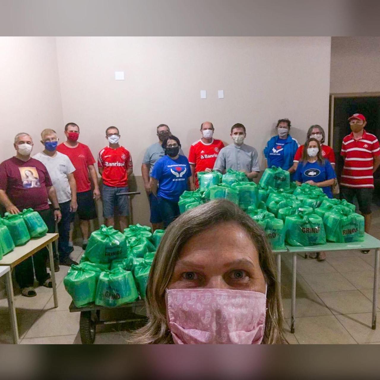 Vitrine do Bem: Consulado Colorado doa kits de limpeza e cestas para comunidades religiosas