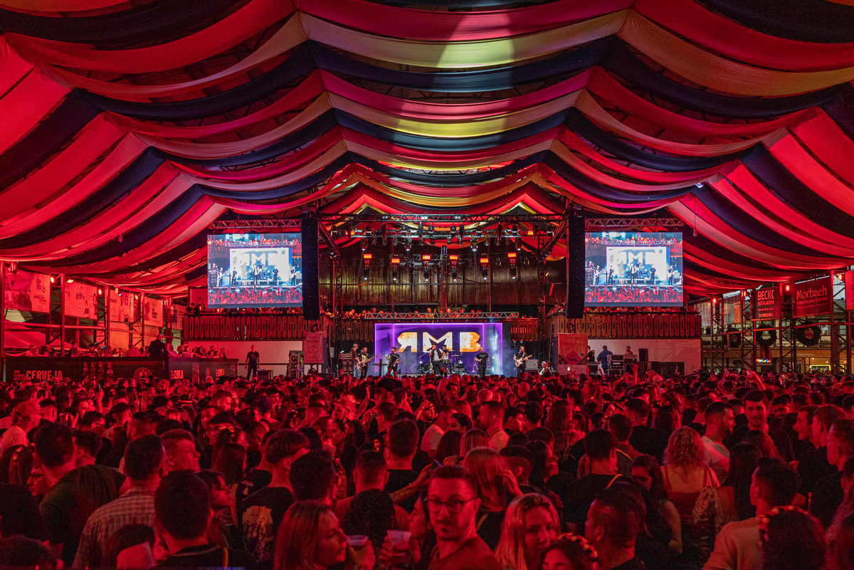 Camarote da 35ª Oktoberfest de Igrejinha proporciona imersão na gastronomia alemã e música de todos os estilos